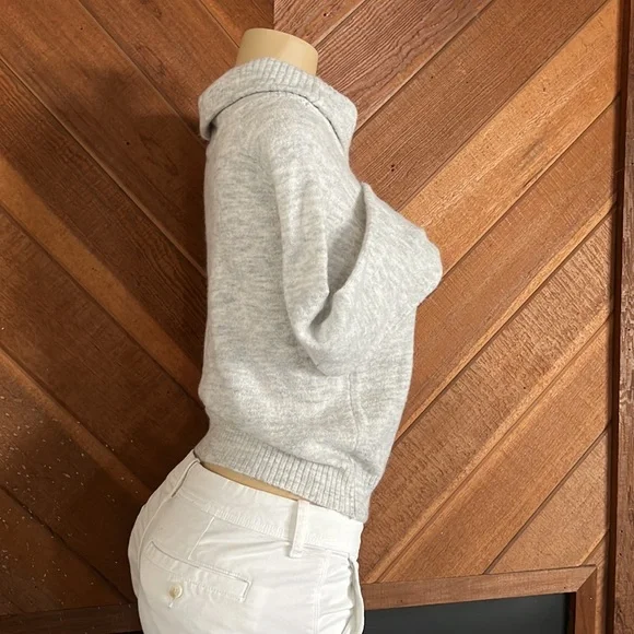 H&M sweater top - Picture 3 of 3